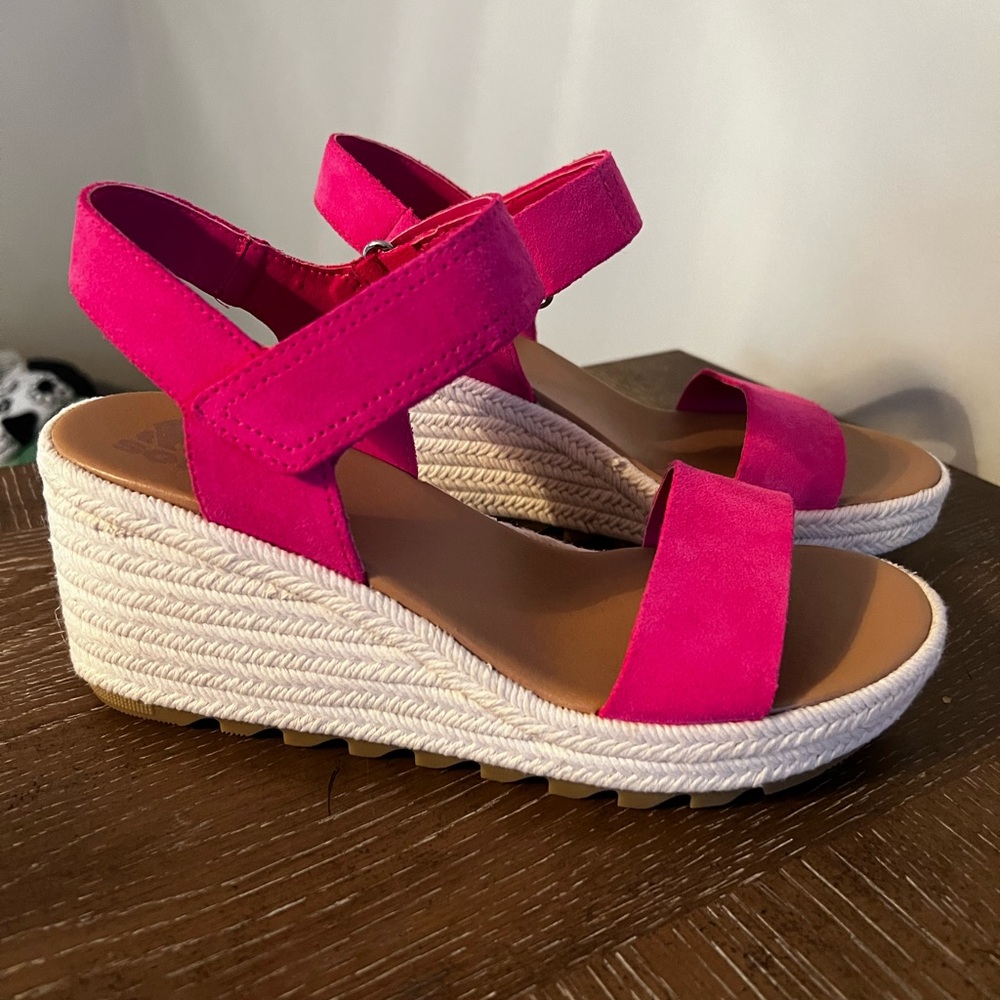 Sorel Cameron wedges Pink Sandals NWOT